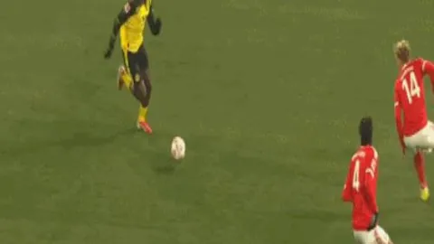 “布赖代激战哈森姆：哈森姆队史交锋劣势明显，战局悬念升级！”